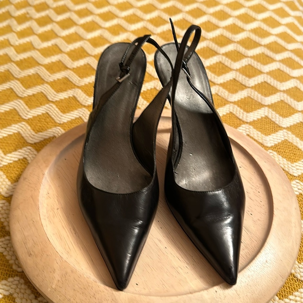 Women Guess black sling back shoes, size 7